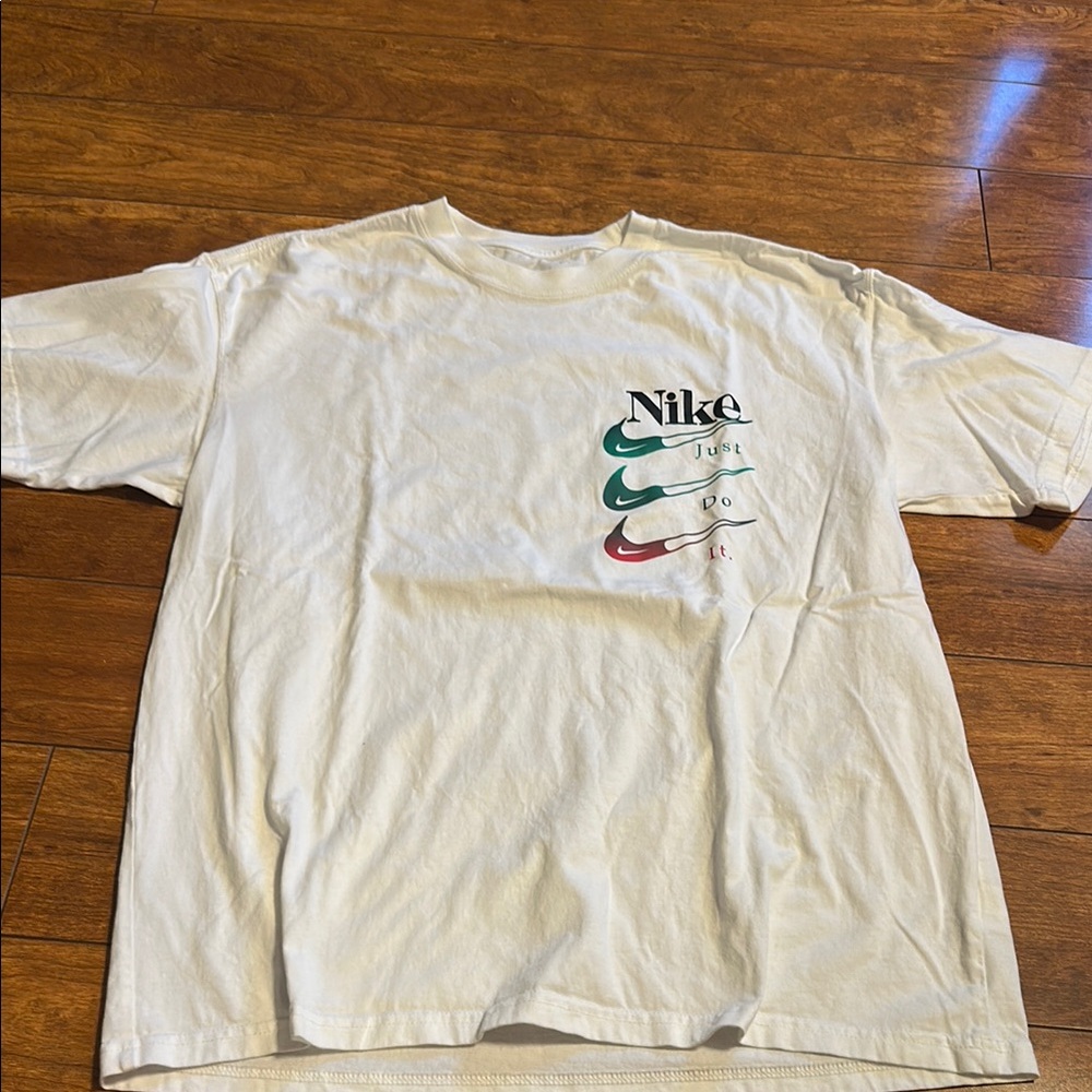 Nike White Short Sleeve Tee with Graphic Design